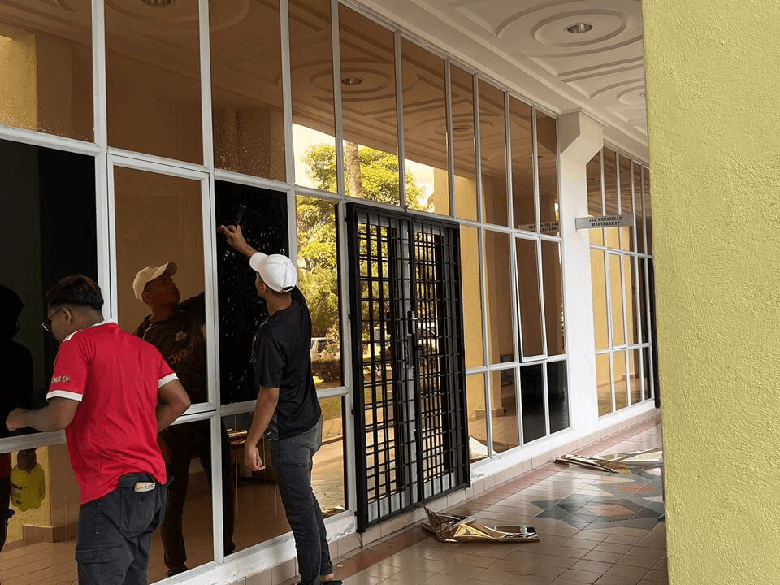 BANGUNAN-57 - TINTED WINDOW GLASS FILM PUCHONG SPECIALIST THE BEST FACTOR WINDOW FILM PUNCAK KINRARA