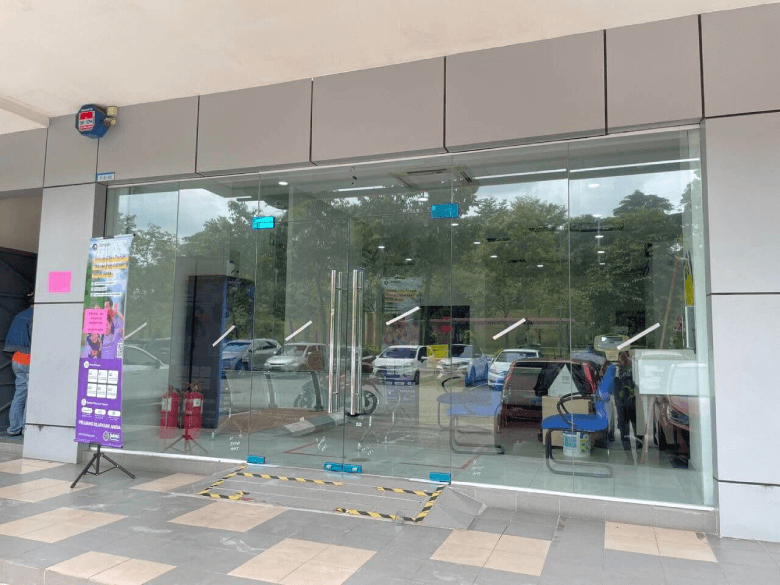 BUILDING-15 - TINTED WINDOW GLASS FILM PUCHONG SPECIALIST THE BEST DEAL TIPS FOR WINDOW TINTING TAMAN PUTRA PRIMA