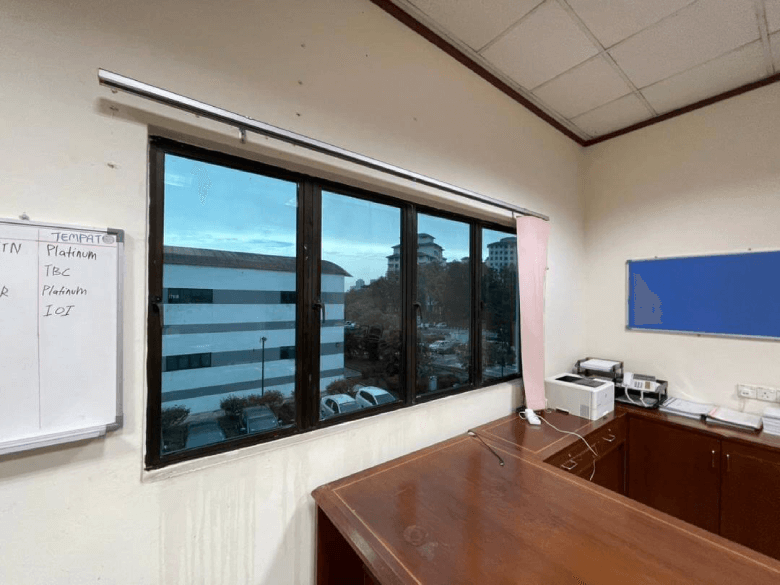 THE BEST FACTOR FOR TINTED OFFICE BANDAR BUKIT PUCHONG