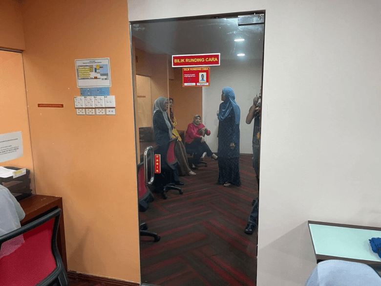 OFFICE-49 - TINTED WINDOW GLASS FILM PUCHONG SPECIALIST THE BEST GREAT DEAL TINTED GLASS PUCHONG UTAMA