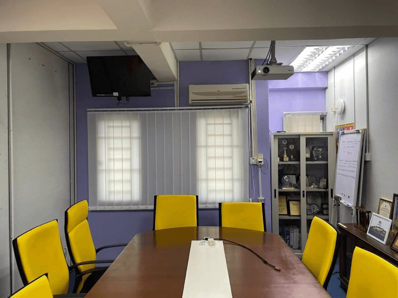 OFFICE-67 - TINTED WINDOW GLASS FILM PUCHONG SPECIALIST THE BEST FACTOR TO CONSIDER TINTED OFFICE PUCHONG INDAH