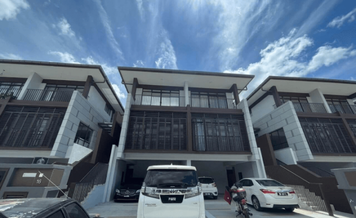 THE BEST EXPERT ADVISE HOUSE TINTED PUCHONG INTAN