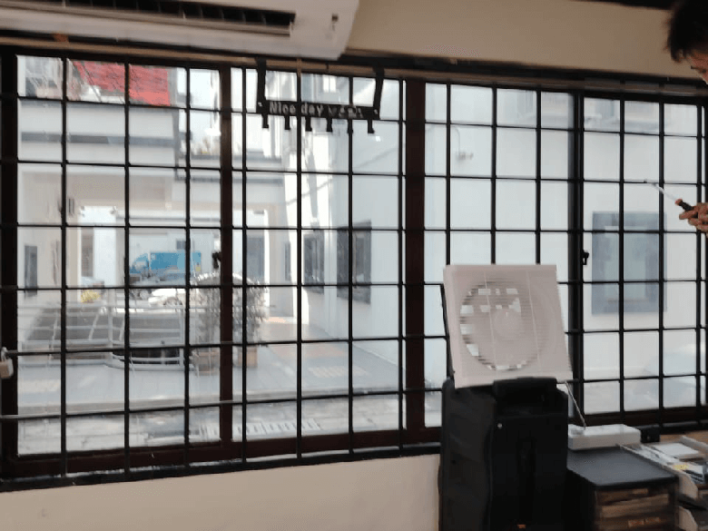 TINY-209 - TINTED WINDOW GLASS FILM PUCHONG SPECIALIST HOW TO FIND THE BEST DEAL WINDOW TINTING BANDAR PUCHONG JAYA