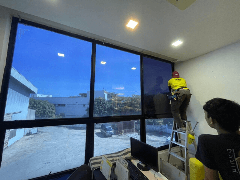 TINY-212 - TINTED WINDOW GLASS FILM PUCHONG SPECIALIST THE BEST EXPERT ADVISE TINTED BUILDING BANDAR NUSAPUTRA