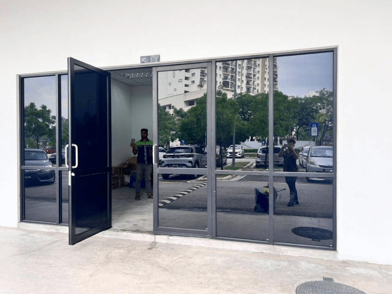bangunan-102 - TINTED WINDOW GLASS FILM PUCHONG SPECIALIST THE BEST FACTOR TO CONSIDER WINDOW FILM BANDAR PUCHONG JAYA