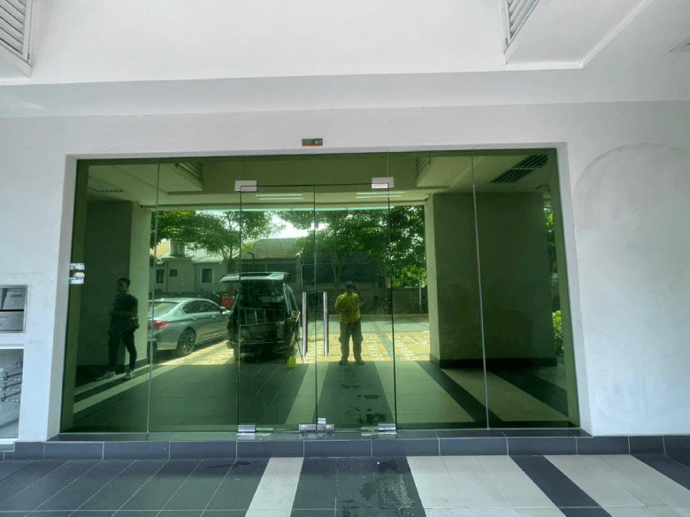 kedai-72 - TINTED WINDOW GLASS FILM PUCHONG SPECIALIST THE BEST COMPLETE CHECKLIST FOR TINTED GLASS TAMAN WAWASAN PUCHONG